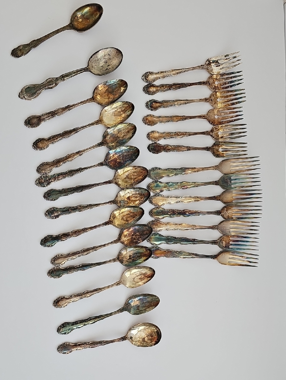 Vintage Oneida 1881 Rogers BELOVED Silverplate Flatware - 27 Piece Lot - 1940s - Picture 9 of 9